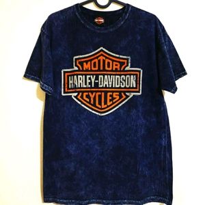 Harley-Davidson shirt.
